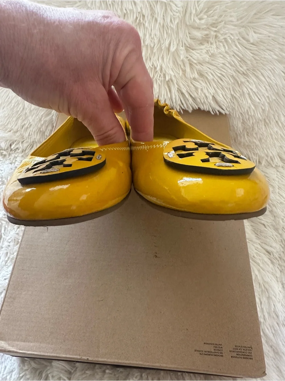 Tory Burch Reva Ballet Flats Mustard Yellow Patent Leather Logo Women’s Size 8.5